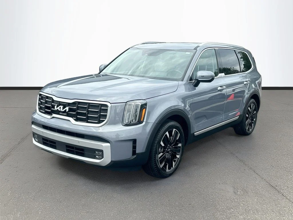 Certified Used 2024 Silver Kia SX image 3
