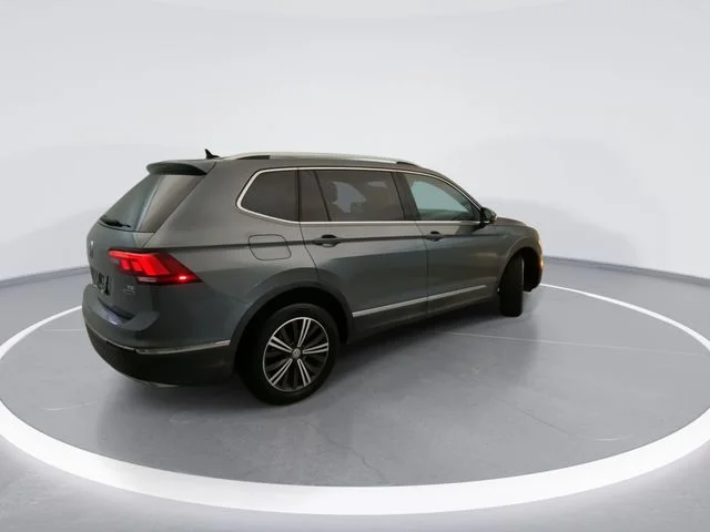 Used 2018 Gray Volkswagen 2.0T SEL image 6
