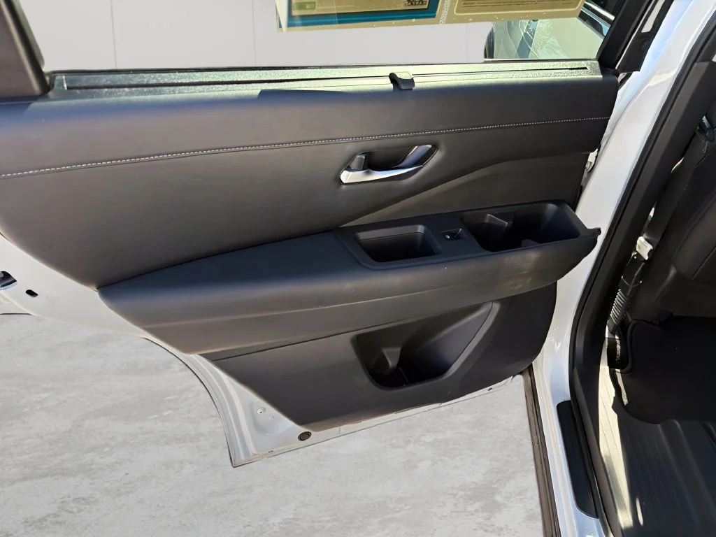 Used 2024 Pearl White Tricoat/Super Black Nissan SL image 10