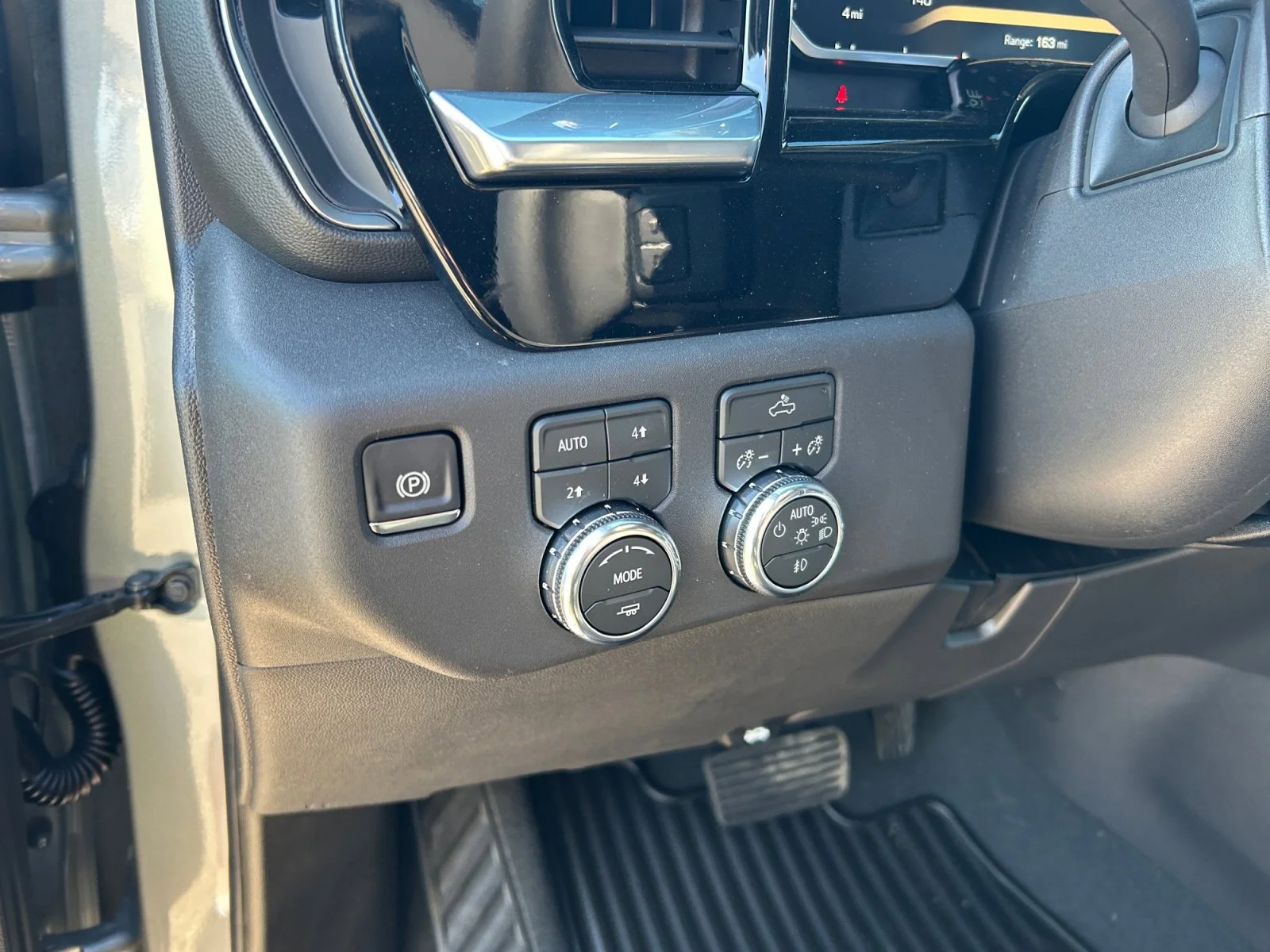 New 2026 Sterling Metallic GMC Elevation image 15
