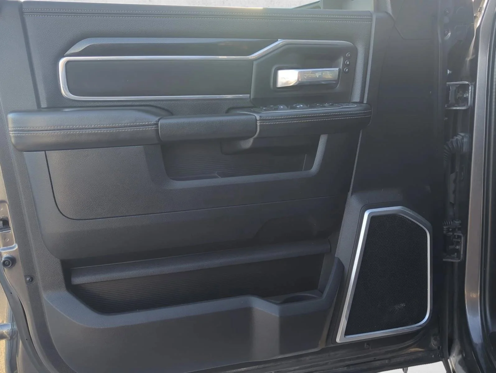 Used 2023 Granite Crystal Metallic Clearcoat Ram Laramie image 6