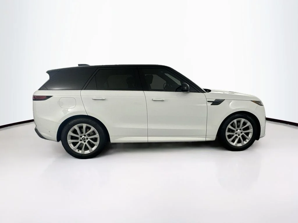 Used 2024 White Land Rover Dynamic SE image 4