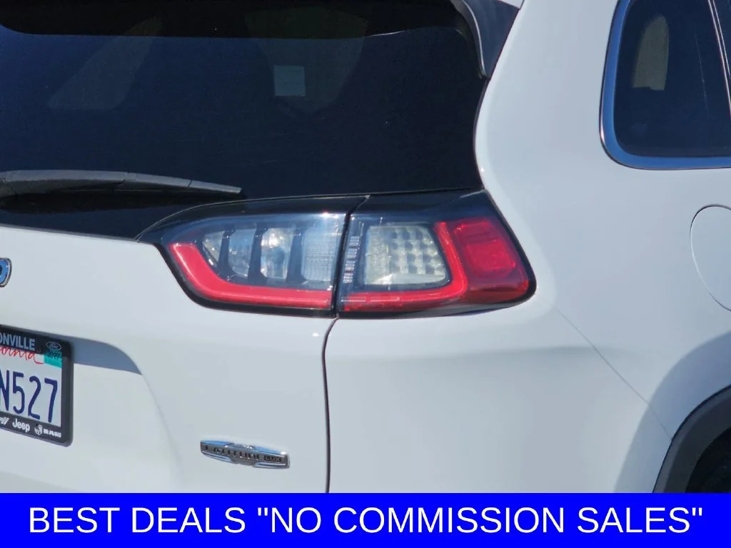 Used 2021 Bright White Clearcoat Jeep Latitude Lux image 39