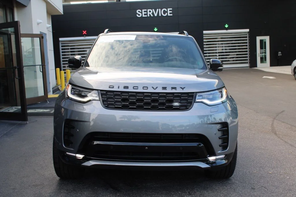 Certified Used 2025 Eiger Grey Metallic Land Rover Dynamic SE image 3