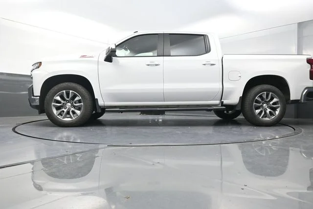 Used 2022 White Chevrolet LT image 34