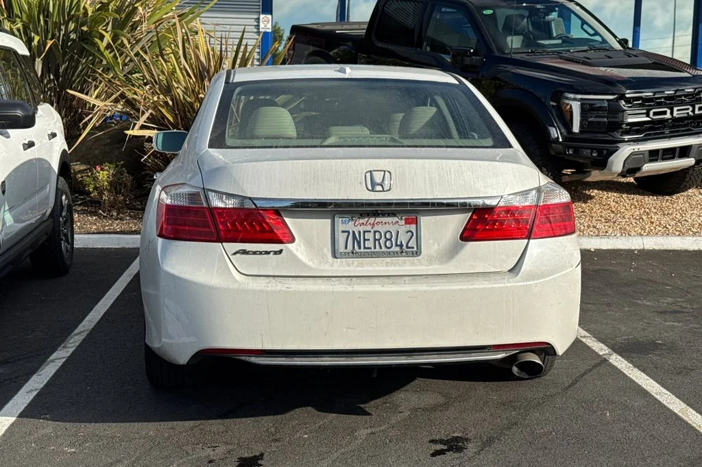 Used 2015 White Honda EX-L image 6