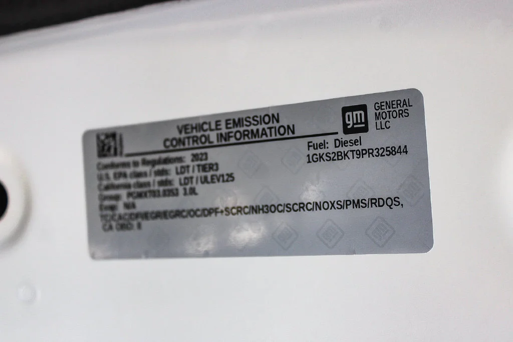 Used 2023 White GMC SLT image 29