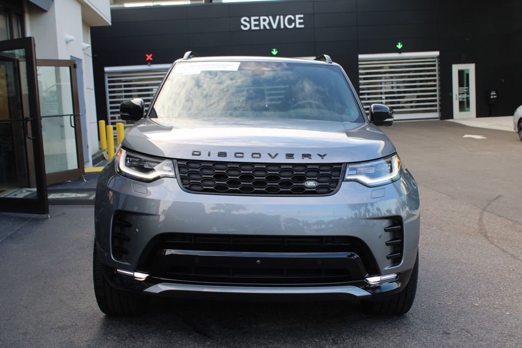 Used 2025  Land Rover Dynamic SE image 3