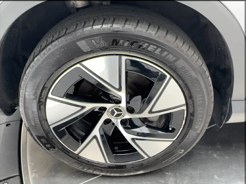 Used 2023 Silver Mercedes-Benz GLC 300 image 18