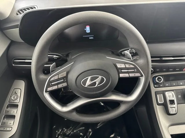 Used 2025 Black Hyundai SE image 24