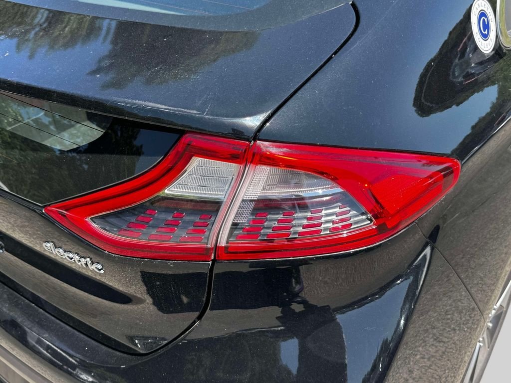 Used 2019 Black Hyundai Limited image 9