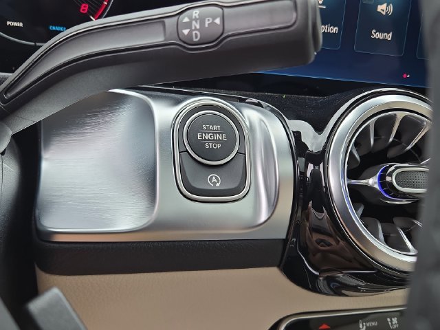 New 2026 Polar White Mercedes-Benz GLB250 image 11