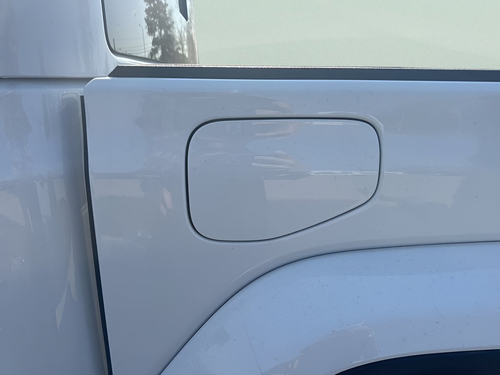 New 2026 Bright White Clear-Coat Exterior Paint Jeep Sahara image 32