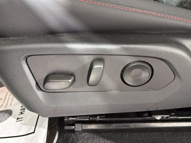 Used 2024 Blue Chevrolet Z71 image 18