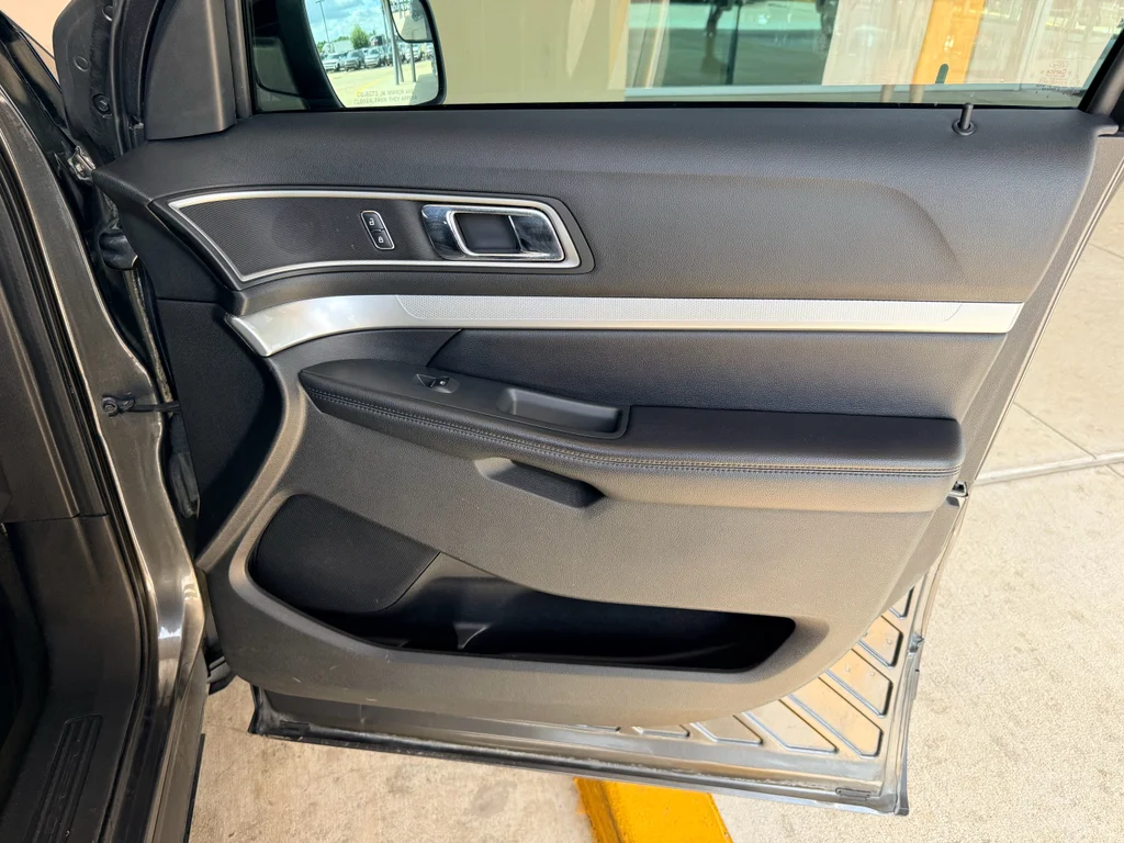 Used 2016 Magnetic Metallic Ford XLT image 13