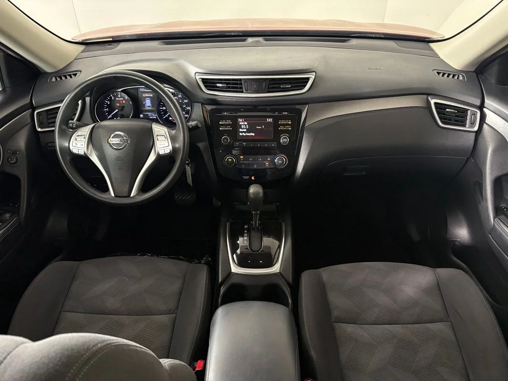 Used 2016 Red Nissan S image 30