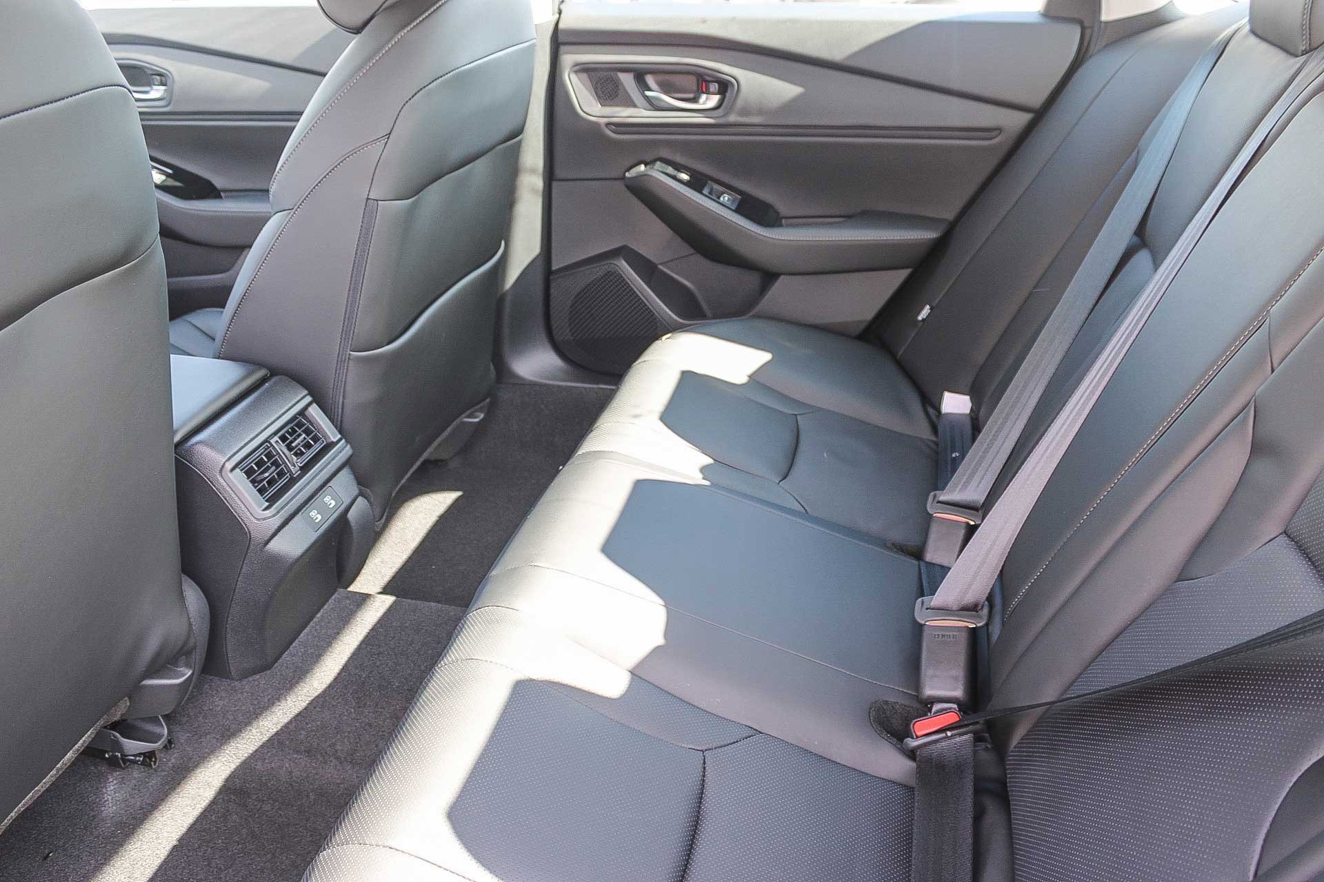 New 2026 Solar Silver Metallic Honda Touring image 32