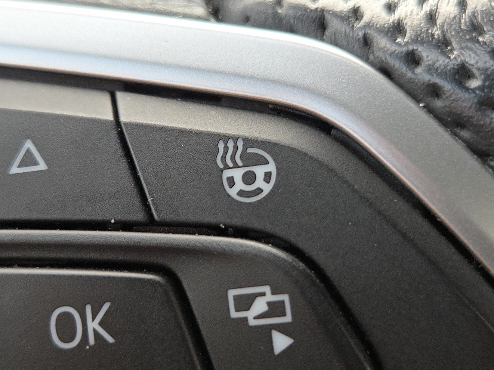 2022 Volkswagen Atlas Cross Sport SEL Premium R-Line - Photo 11