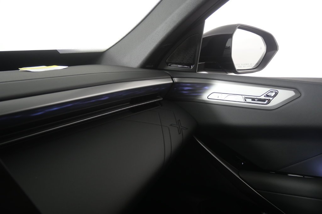 New 2027 Vancouver Green Metallic BMW  image 29