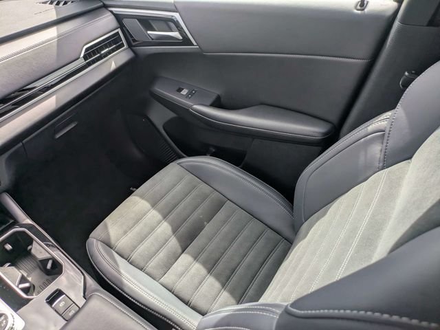 Used 2025  Mitsubishi SE image 18