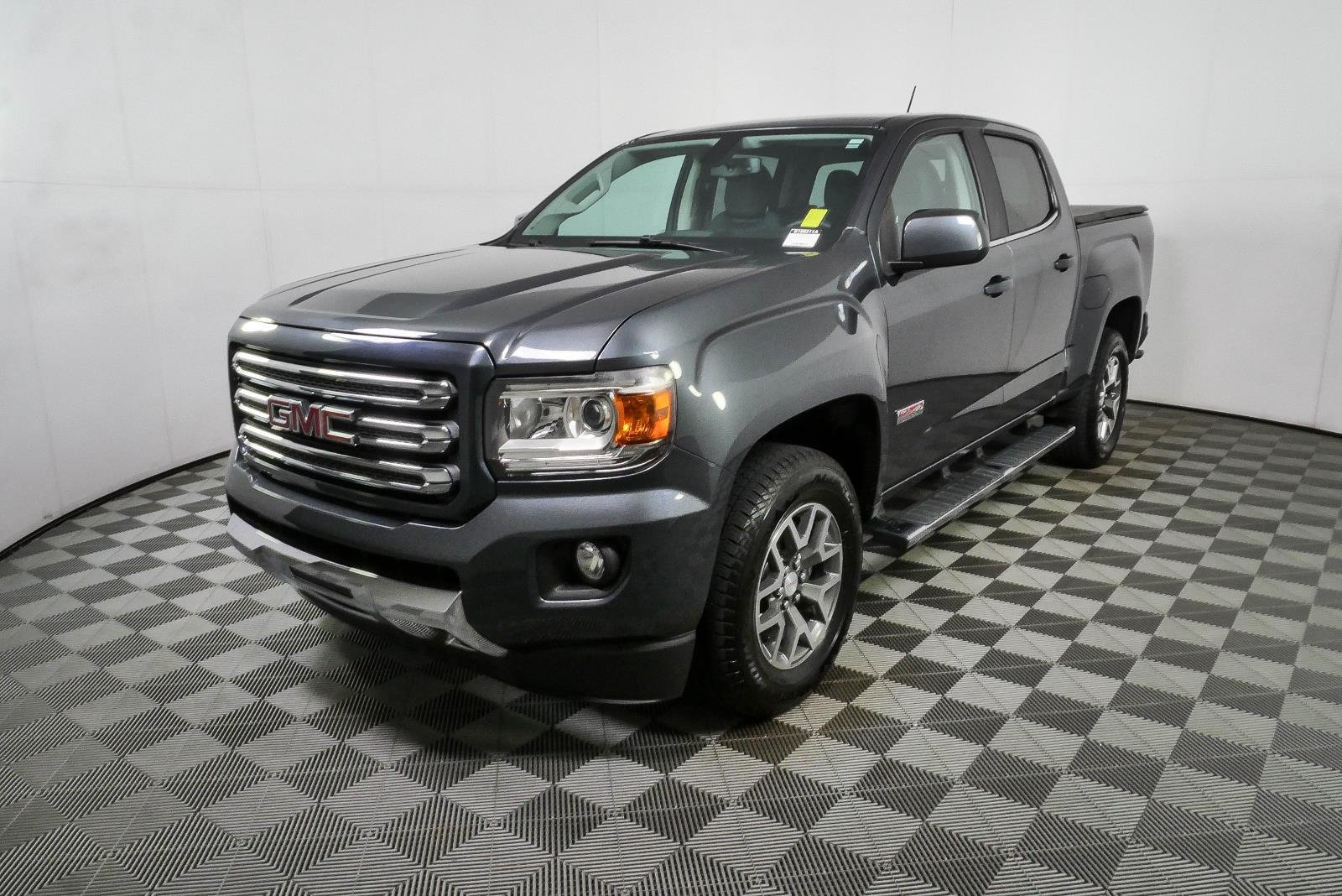 Used 2016 CYBER GRAY METALLIC GMC 4WD SLE image 24