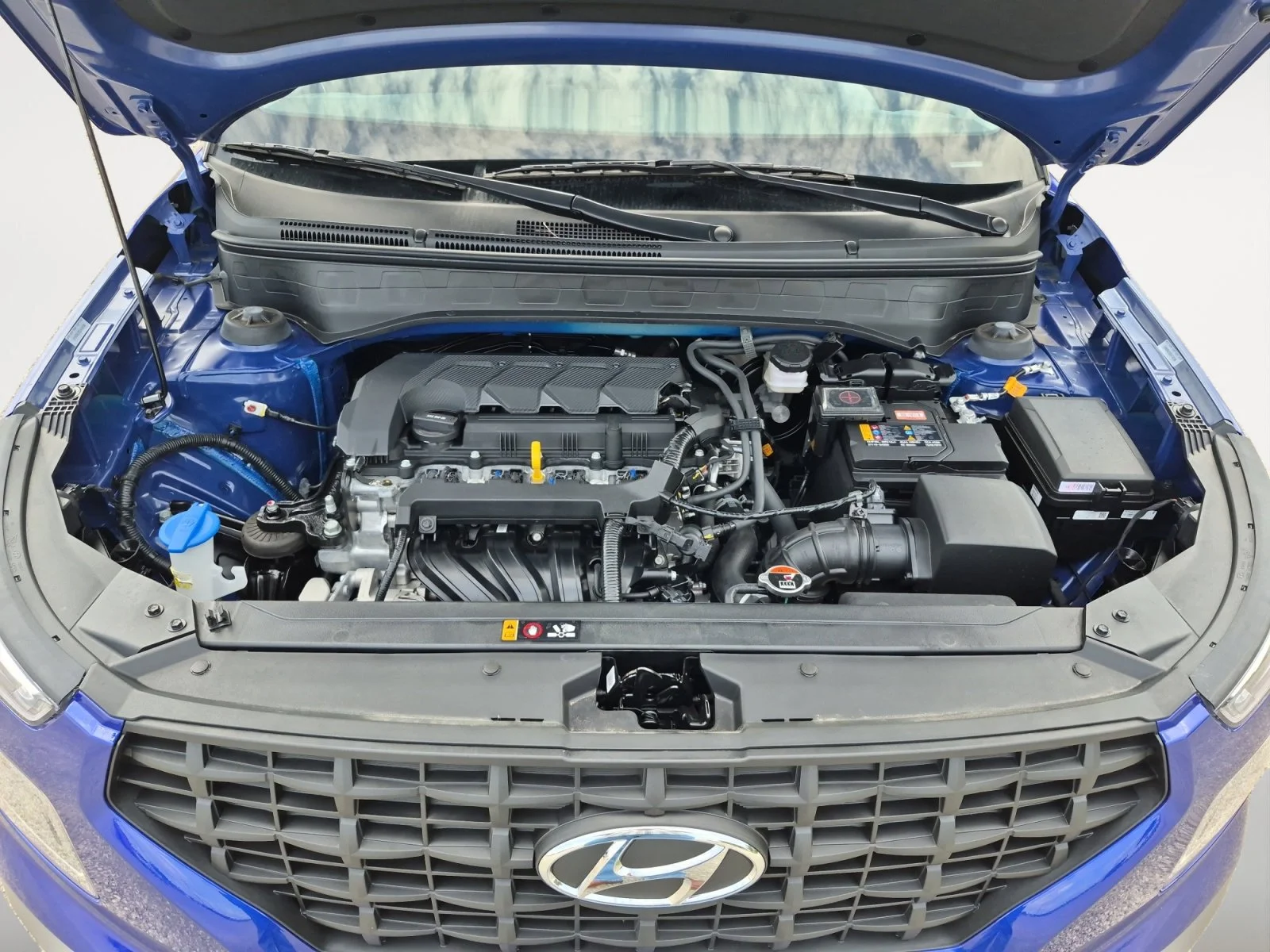 Used 2025 Intense Blue Hyundai SE image 27