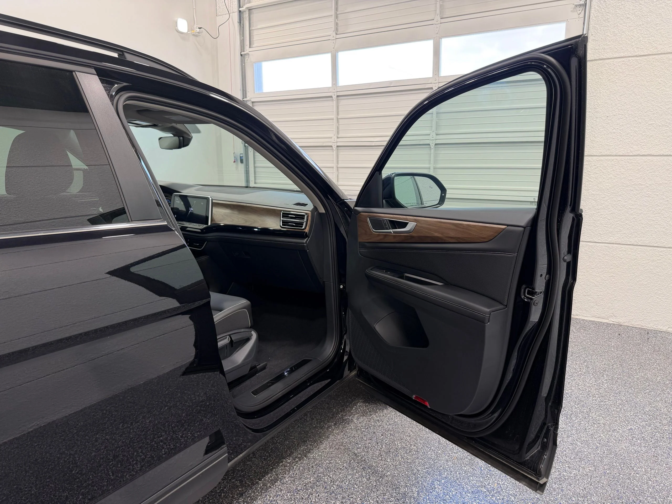 New 2026 Black Volkswagen 2.0T SE w/Technology image 32