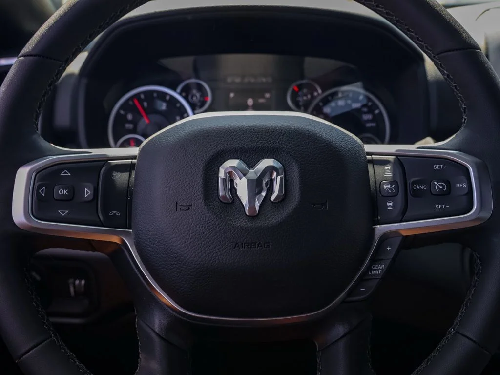 New 2026 Diamond Black Crystal Pearl-Coat Exterior Paint RAM Big Horn Night Edition image 147