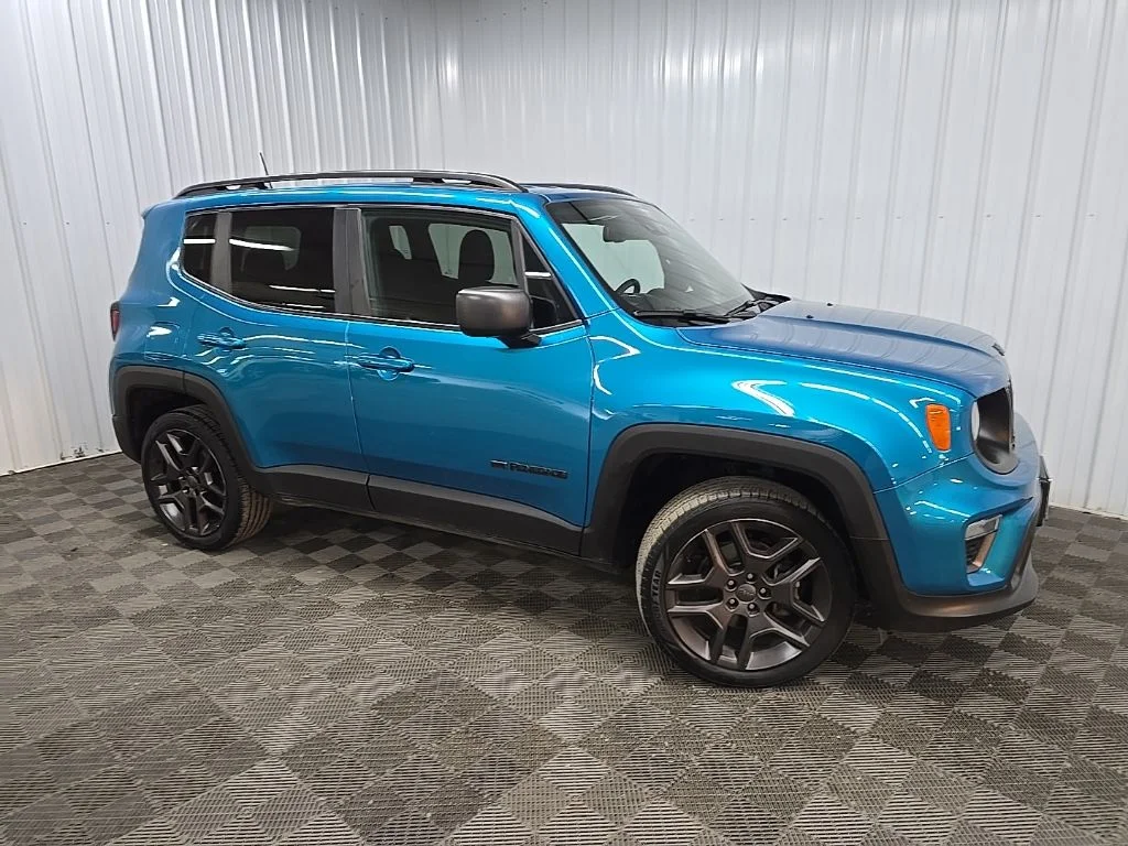 Used 2021 Bikini Metallic Clearcoat Jeep Latitude image 1