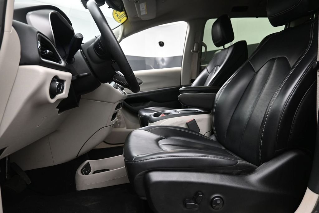 Used 2023 Gray Chrysler Touring L image 22