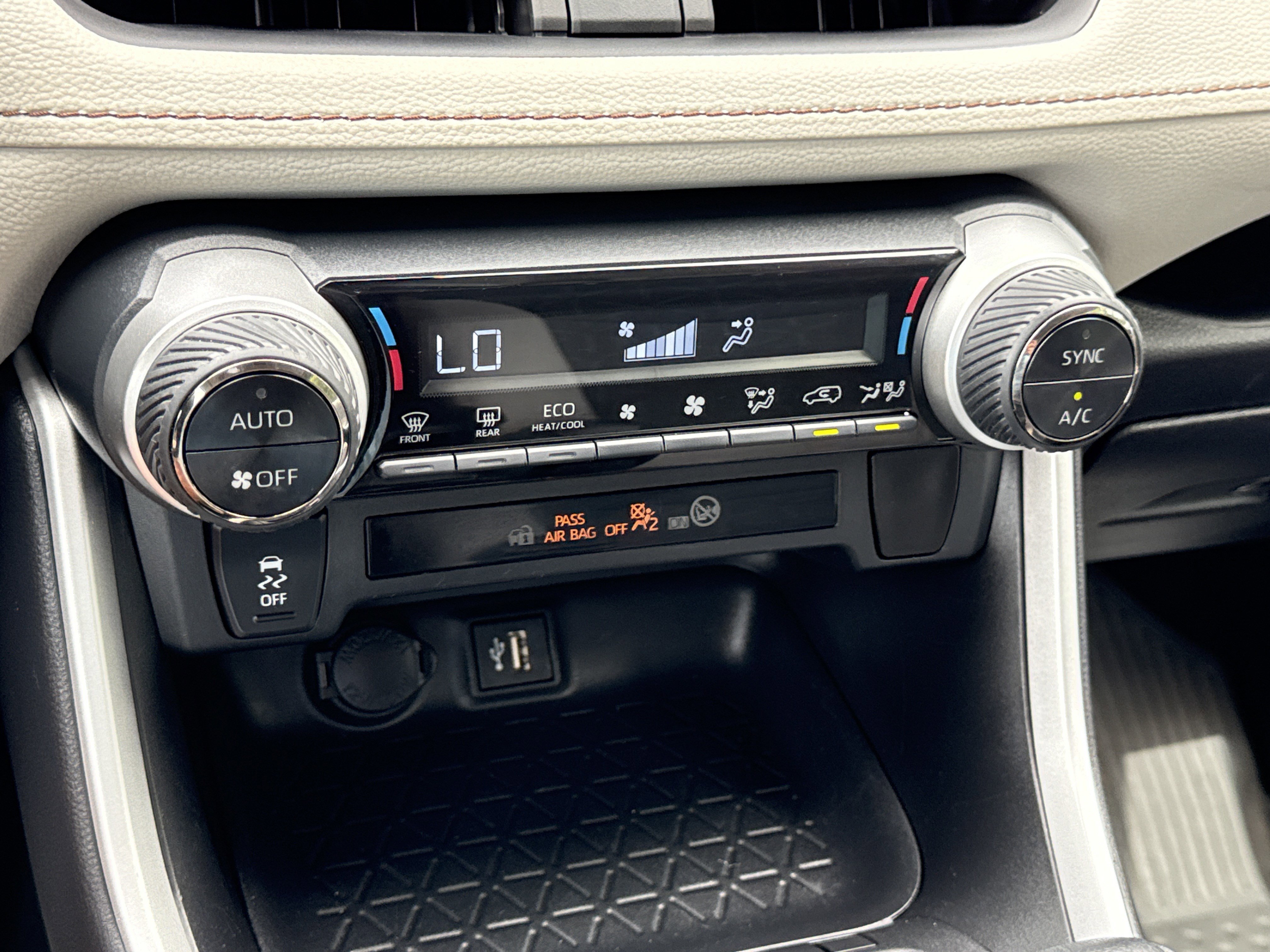 2023 Toyota RAV4 XLE - Photo 26