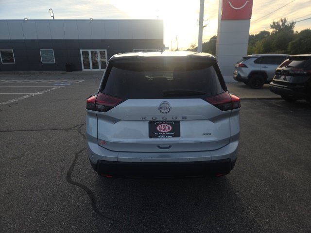 Used 2024 Silver Nissan S image 7