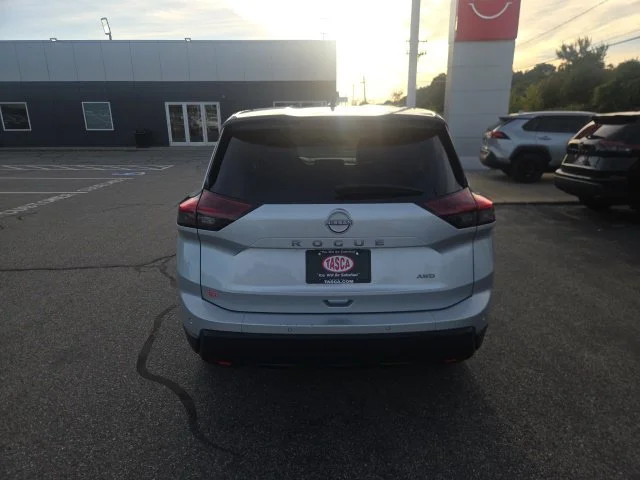 Used 2024 Silver Nissan S image 6