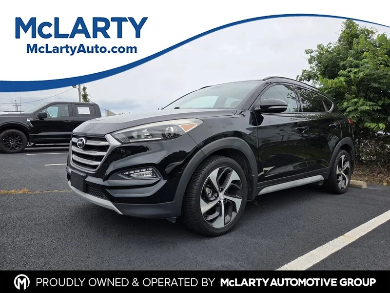 Used 2018 BLACK HYUNDAI VALUE image 1