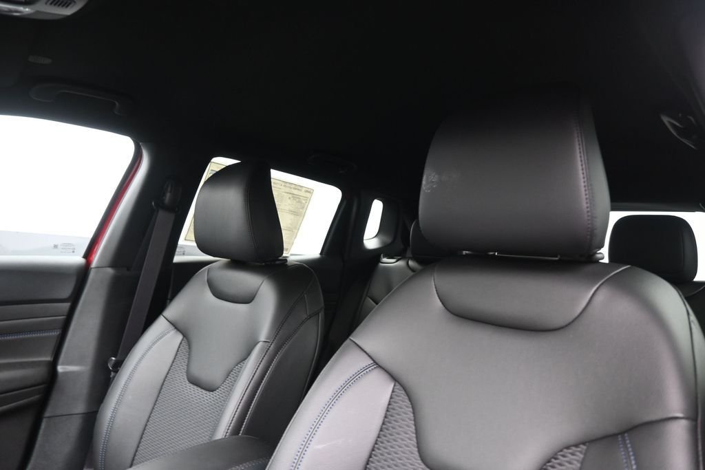 New 2026 Red Hot Pearlcoat Jeep Latitude image 2