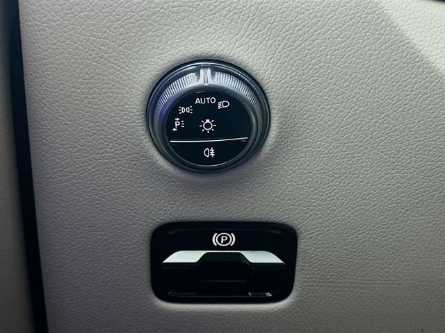 New 2026 Cirrus Silver Metallic Mercedes-Benz GLC 300 image 10