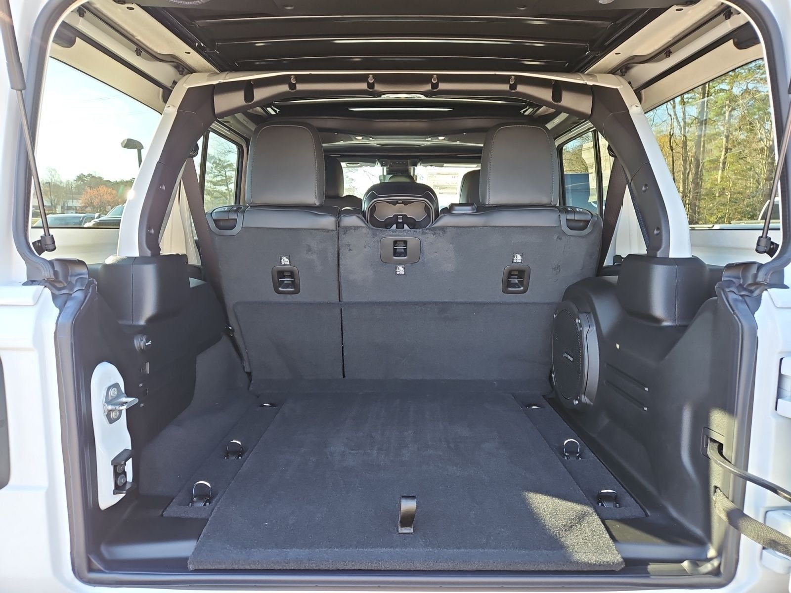 New 2026 Bright White Clear-Coat Exterior Paint Jeep Moab 392 image 19
