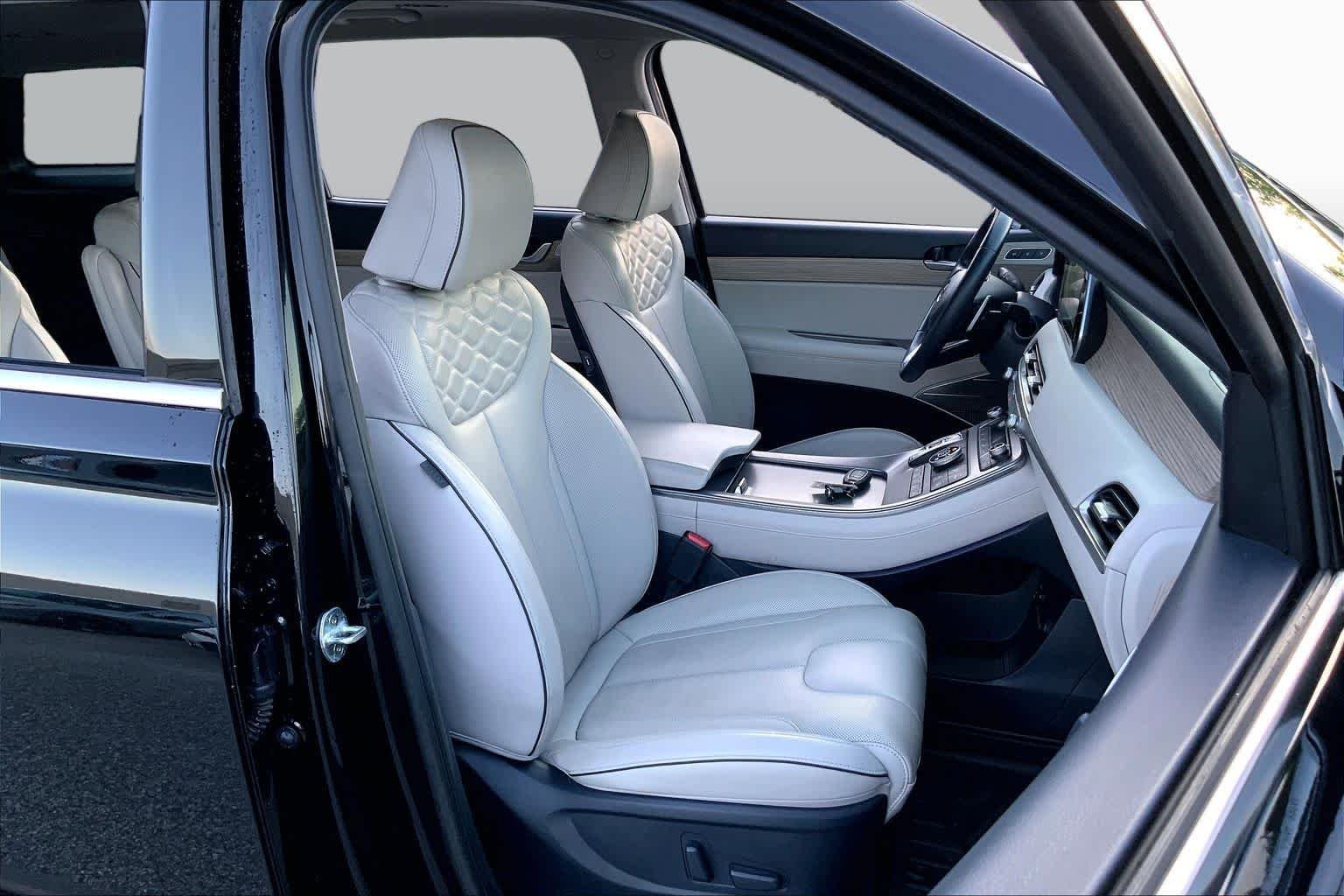 Used 2022 Abyss Black Pearl Hyundai Limited image 8