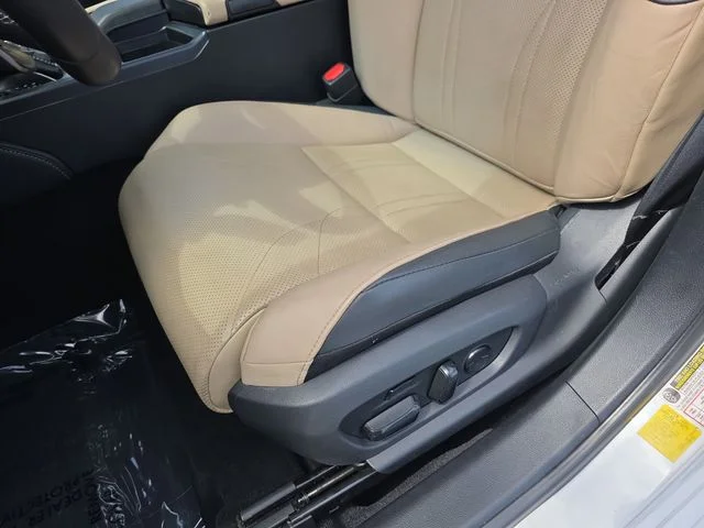 Used 2019 White Pearl Lexus 350 Luxury image 29