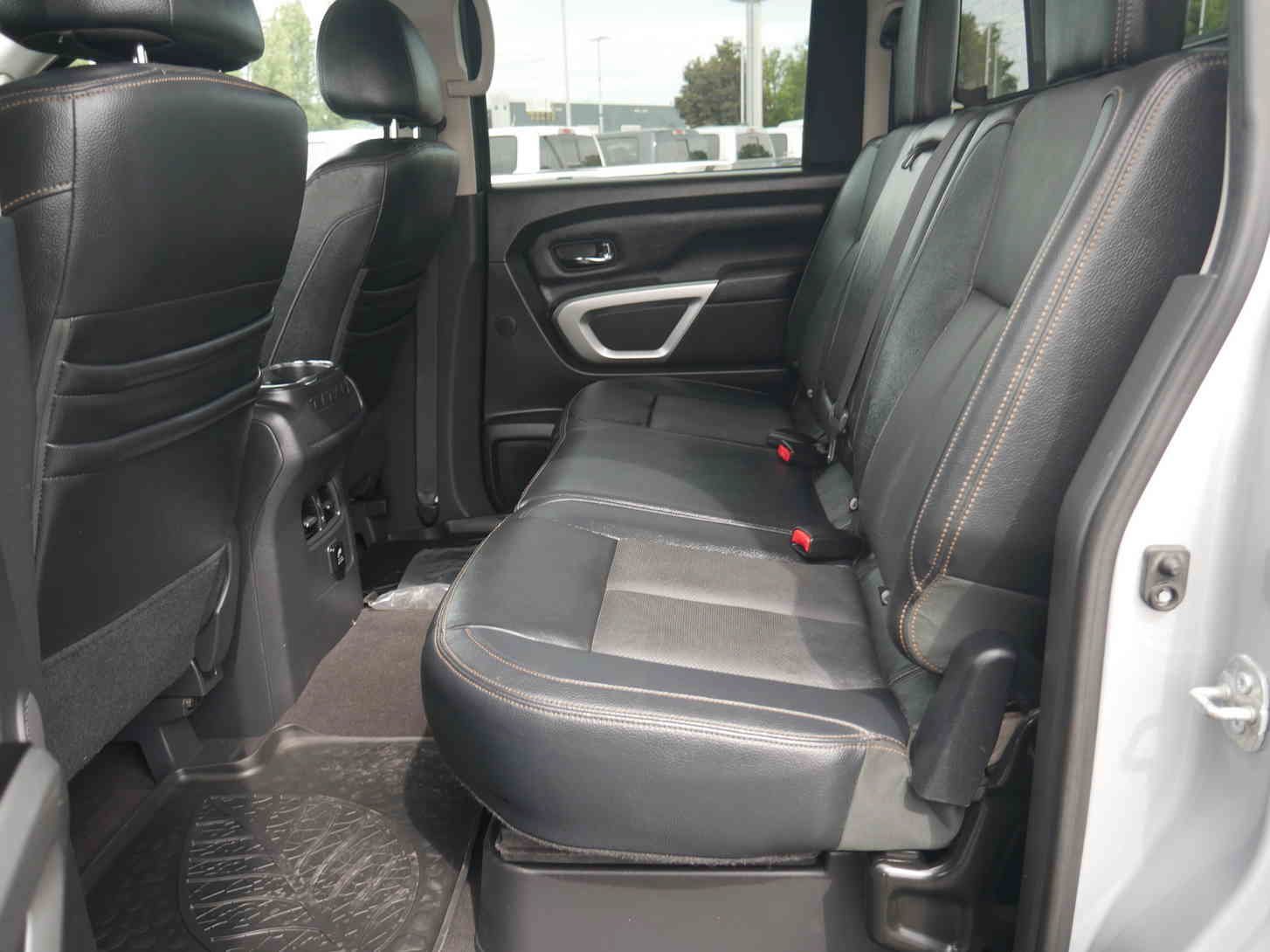Used 2017 Silver Nissan SL image 15