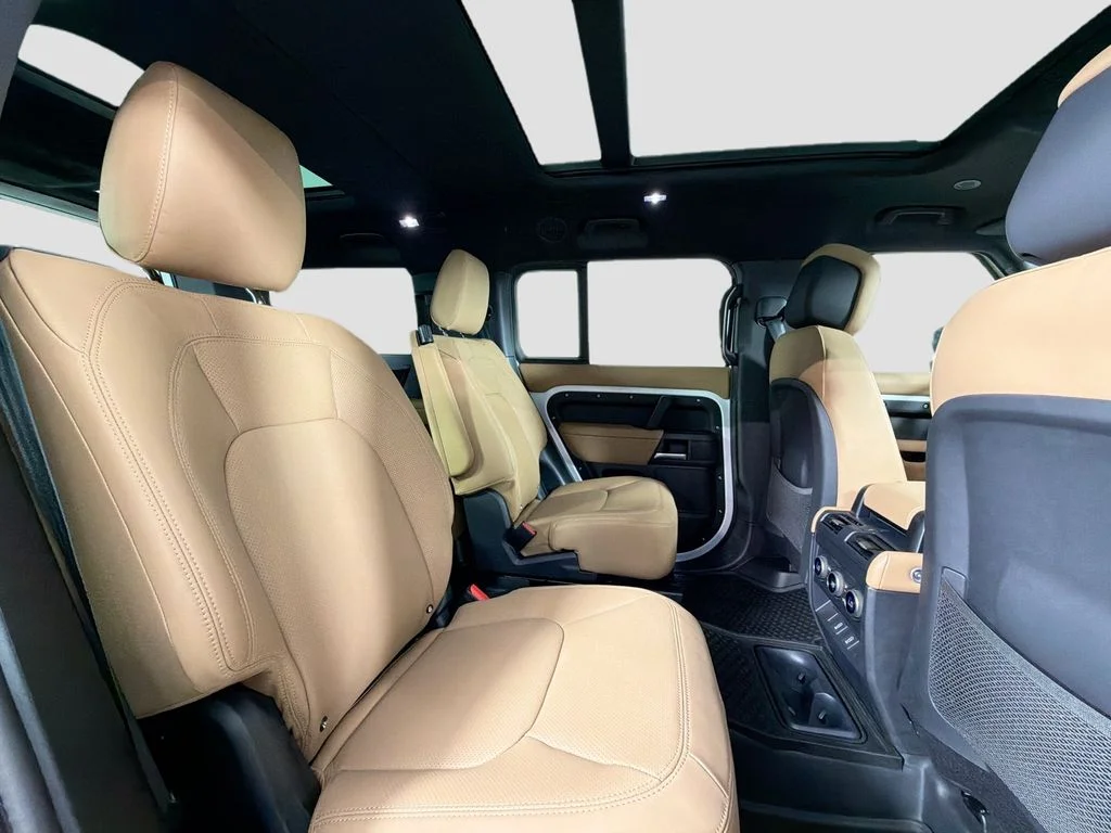 New 2026 Fuji White Land Rover X-Dynamic SE image 29