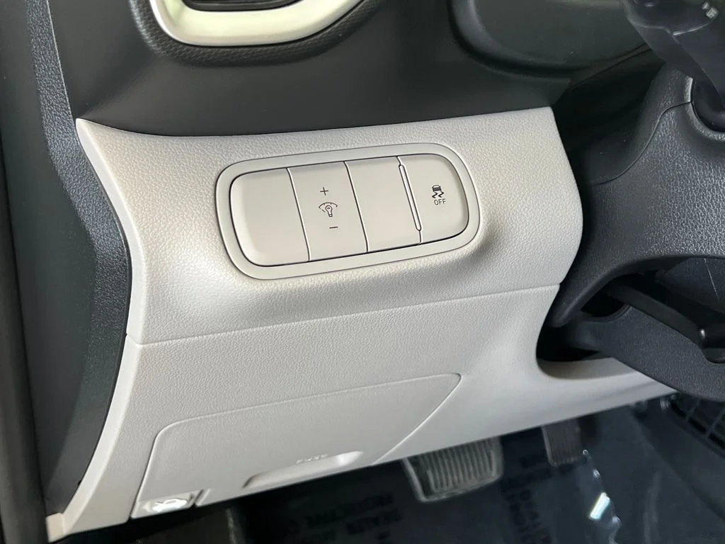 Used 2023 White Hyundai SEL image 34