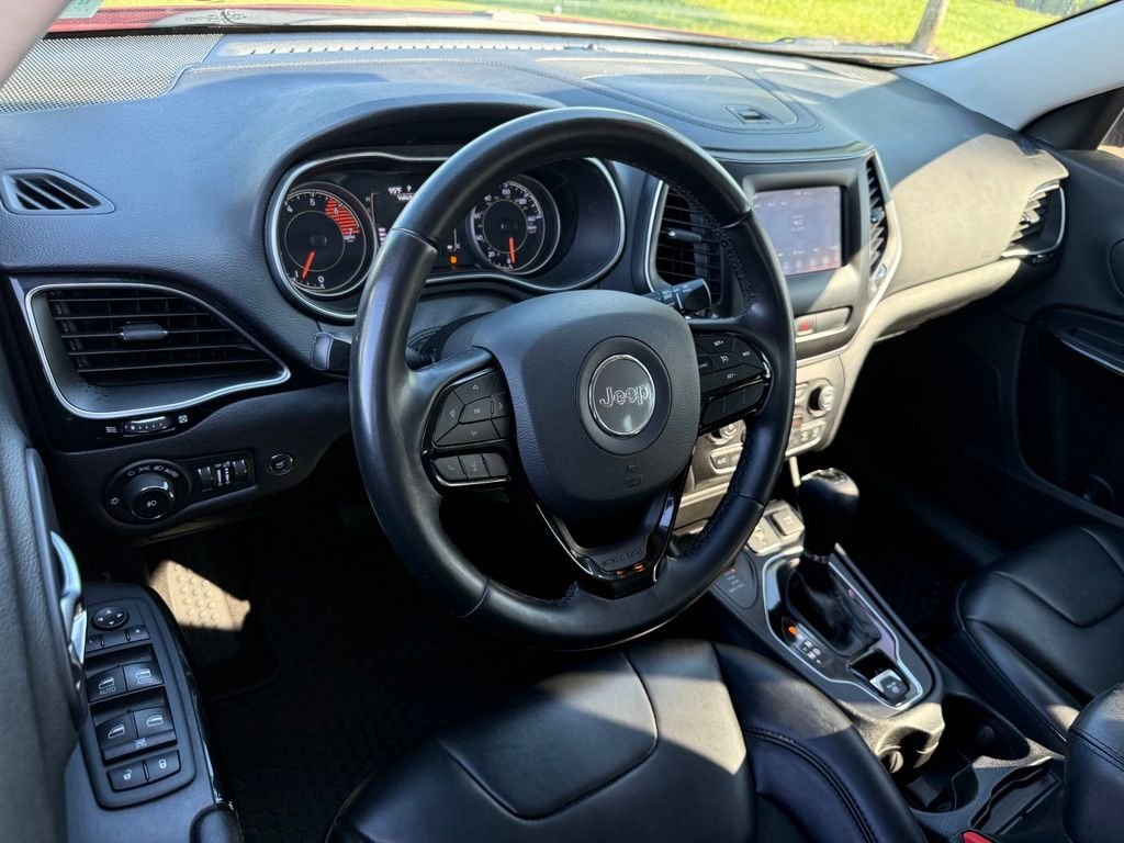 Used 2020 Red Jeep Latitude Plus image 3