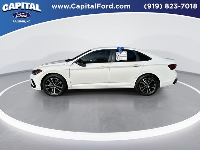 Used 2025 White Volkswagen 1.5T Sport image 5