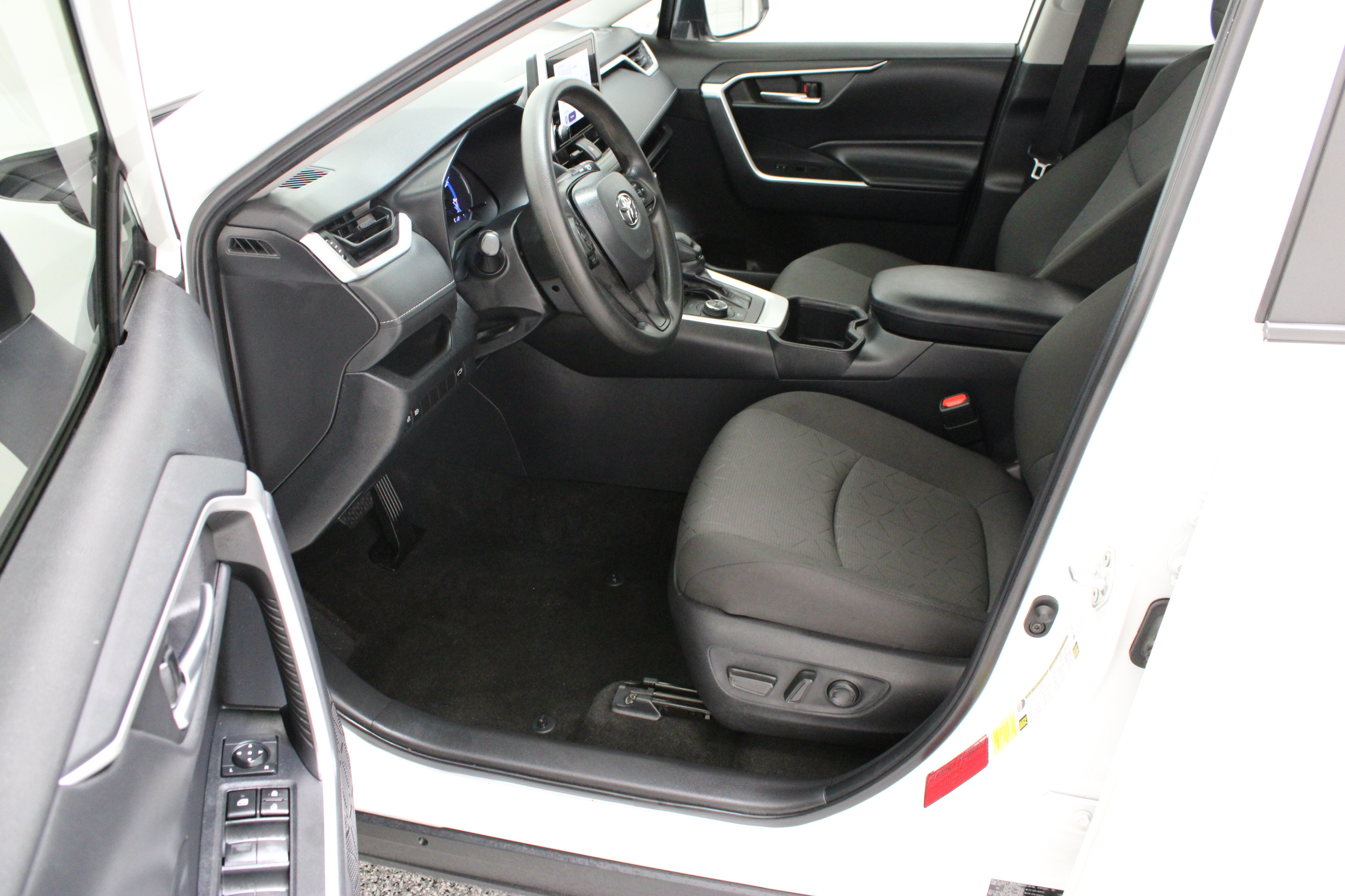 Used 2024 Ice Cap Toyota Hybrid XLE 2.5L image 13