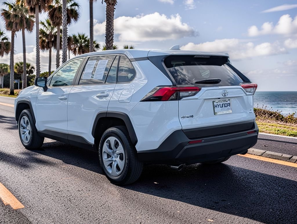 2024 Toyota RAV4 LE - Photo 7