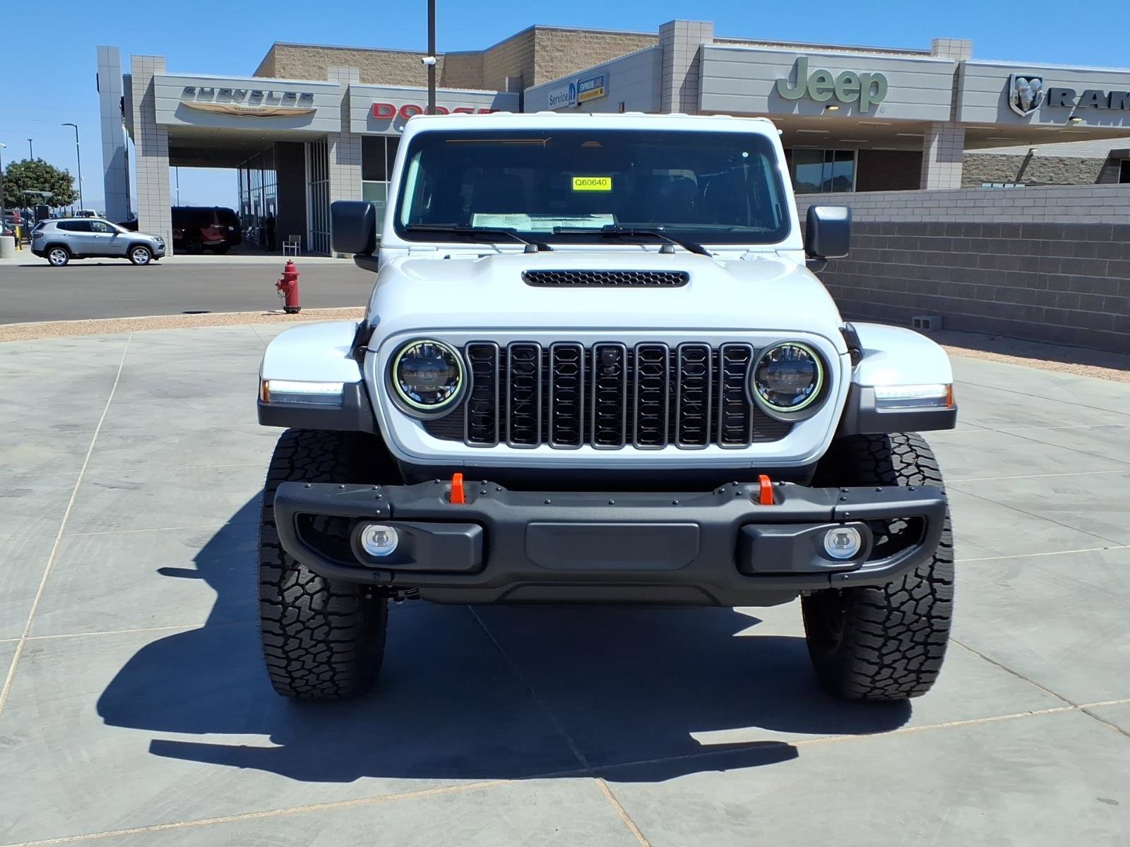 New 2026 Bright White Clear-Coat Exterior Paint Jeep Mojave X image 2