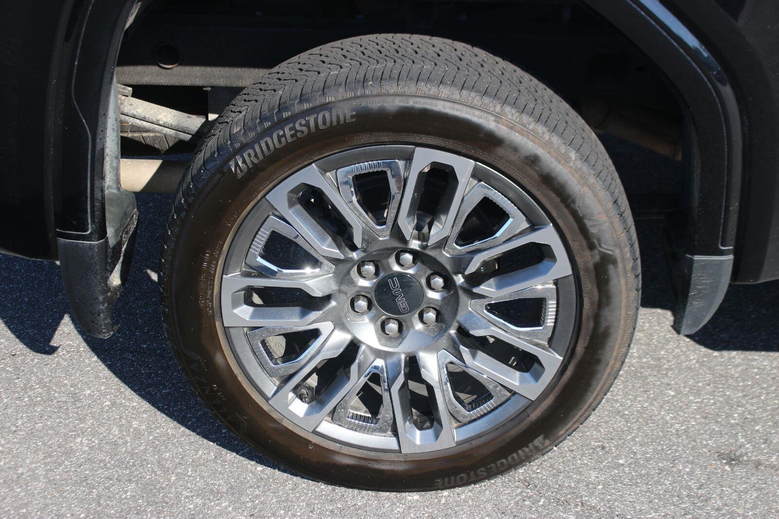Used 2024 Onyx Black GMC Denali Ultimate image 39