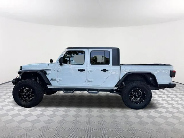 Used 2020 White Jeep Overland 4x4 image 8