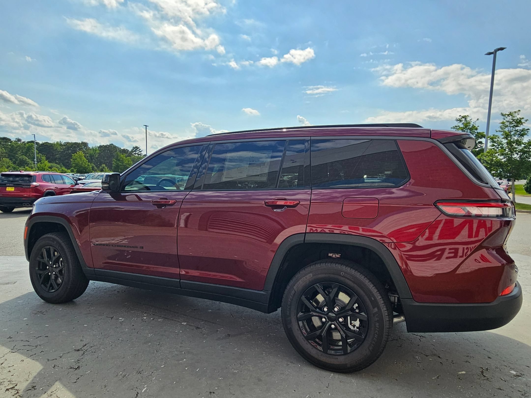 New 2026 Velvet Red Pearl-Coat Exterior Paint Jeep Laredo Altitude image 5